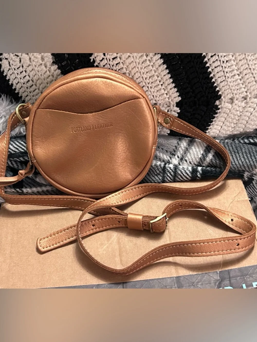 Portland Leather Goods Sm Circle Crossbody HAVA EUC full grain PLG purse bag